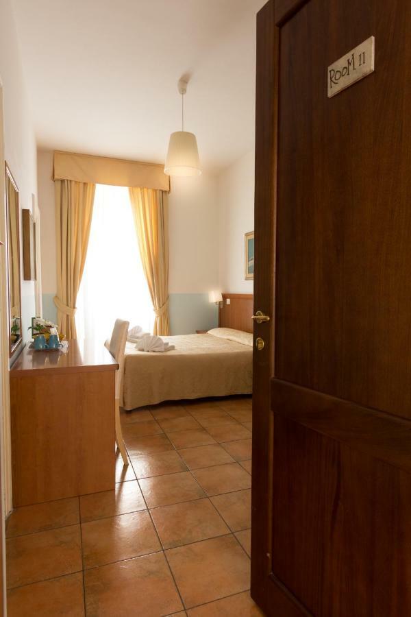 Few Steps From St Peter Bed & Breakfast Екстериор снимка
